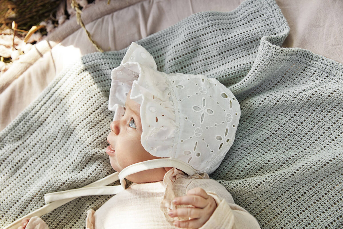 Elodie Details - Baby Bonnet - Embroidery Anglaise 3-6 Months - Ubrania I Akcesoria &Gt; Ubrania &Gt; Ubrania Dla Dzieci I Niemowląt &Gt; Ubrania Wierzchnie Dla Dzieci I Niemowląt