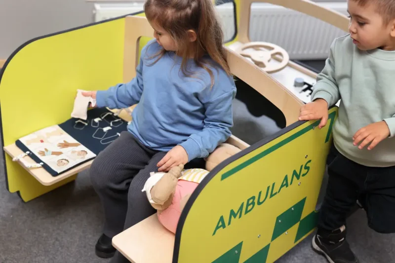 Przedszkola Drewniany ambulans meble  wyposażenie auto karetka  Micki
